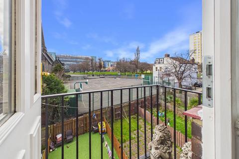 3 bedroom flat for sale - Henry Square, Shieldfield, NE2