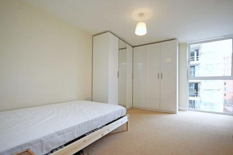 2 bedroom flat to rent, Millharbour, London E14