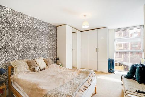 2 bedroom flat to rent, Millharbour, London E14
