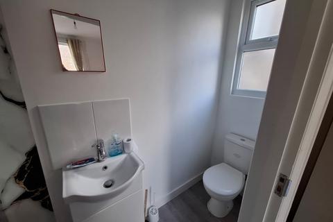 Studio to rent, Willesden Lane, Kilburn, NW6