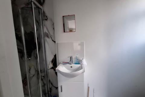 Studio to rent, Willesden Lane, Kilburn, NW6