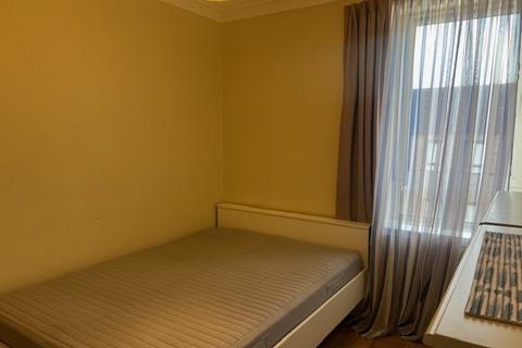 3 bedroom flat to rent, Cleghorn Street, West End, Dundee, DD2