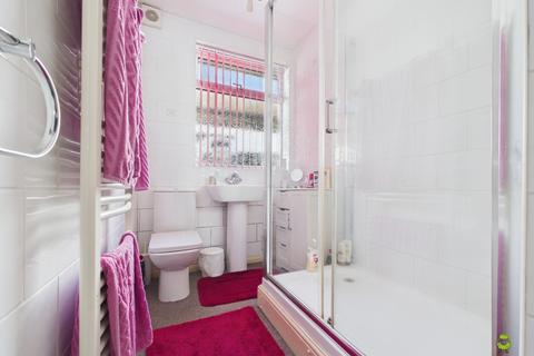 undefined, Kingswood Avenue, Belvedere, Kent, DA17