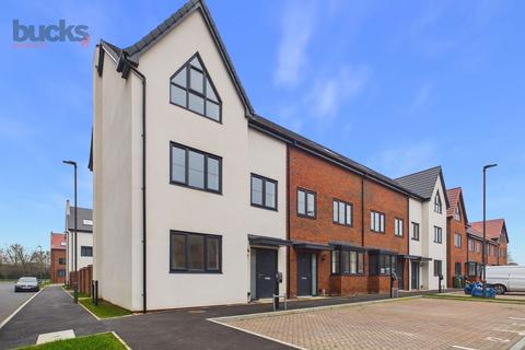 undefined, Francis Ave, Aylesbury, HP21