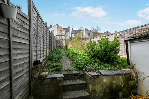 1 bedroom in a house share to rent, Rochester Street, Chatham, ME4