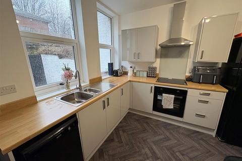 3 bedroom terraced house for sale, Booth Street, Cleckheaton BD19