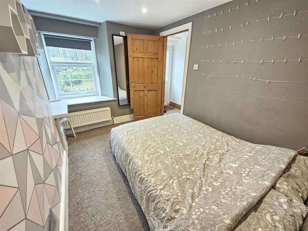 Bedroom 2 (2).jpg
