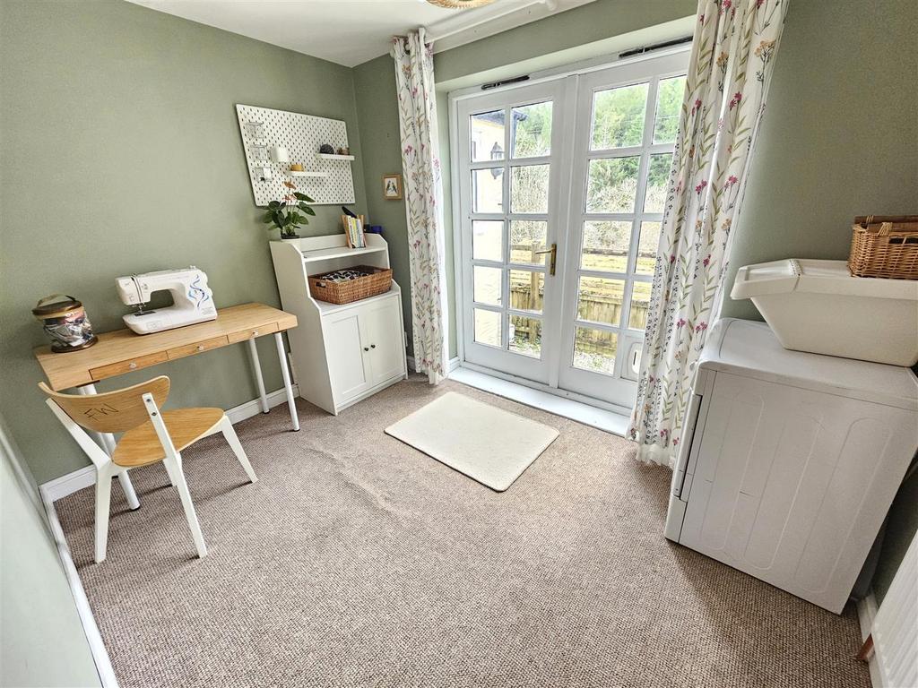 Sewing Rm Bedroom 4.jpg