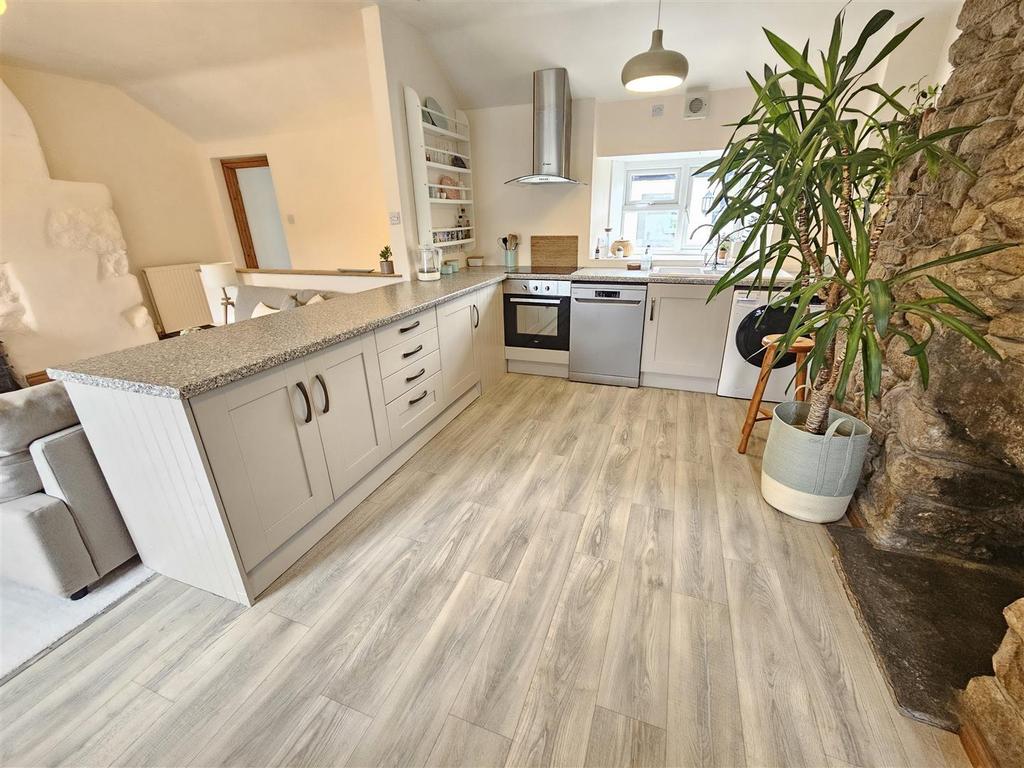 Kitchen Area.jpg