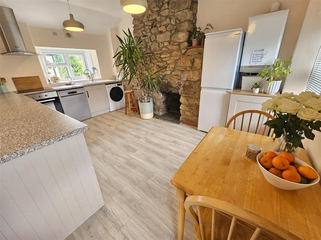 Kitchen Area (2).jpg