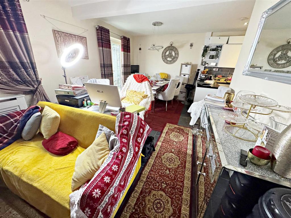 Kitchen/living/dining room