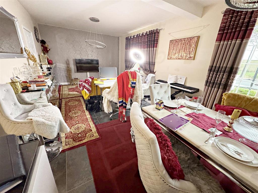 Kitchen/living/dining room