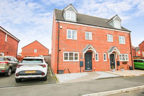 4 bedroom semi-detached house for sale, Hurricane Road, Hucknall, Nottingham, NG15 6WN