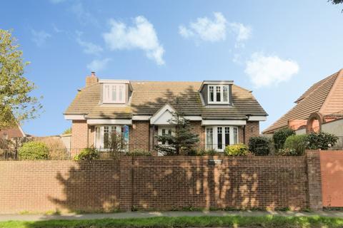 3 bedroom detached house for sale - Friday Street, Eastbourne
