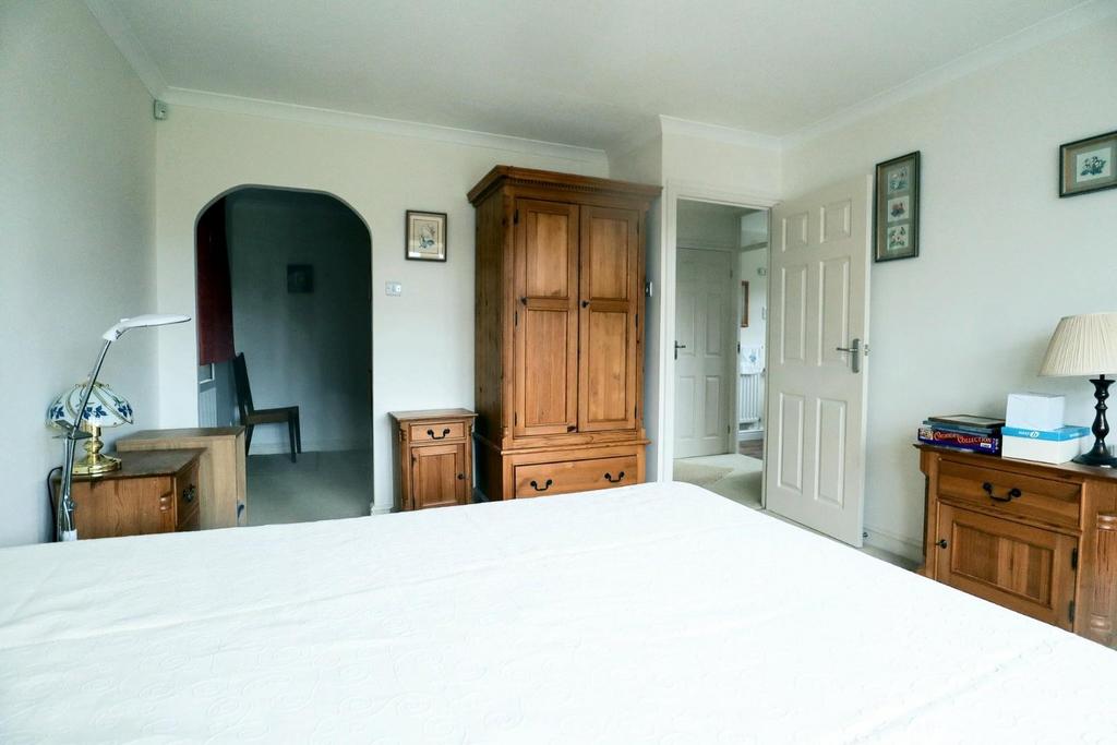 Bedroom 1 (2).jpg