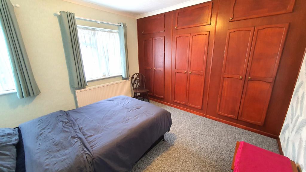 Rear bedroom