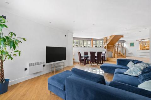3 bedroom apartment to rent, North End Way, London, NW3