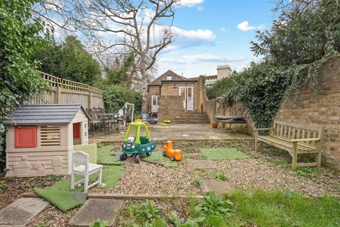 3 bedroom apartment to rent, North End Way, London, NW3