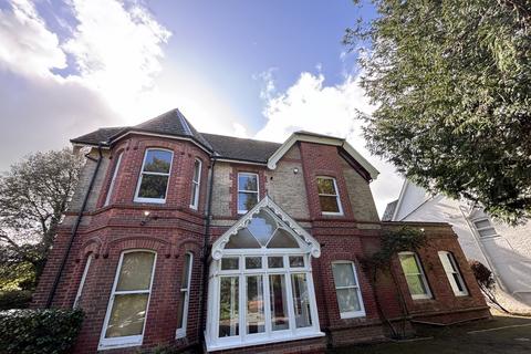 2 bedroom apartment to rent, Cavendish Road, BOURNEMOUTH