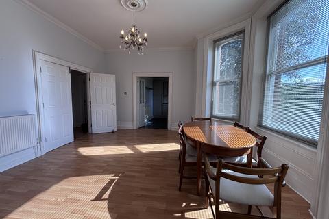 2 bedroom apartment to rent, Cavendish Road, BOURNEMOUTH