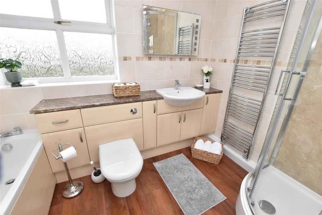 Family bathroom/wc