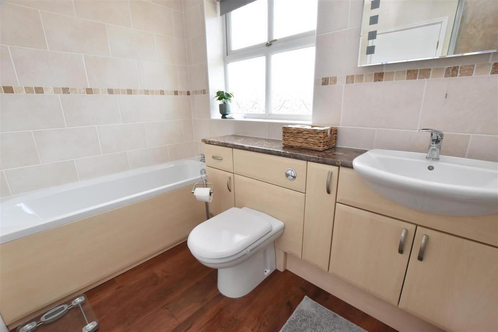 Family bathroom/wc