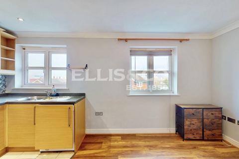 1 bedroom apartment for sale, Hexham Gardens, Northolt, UB5