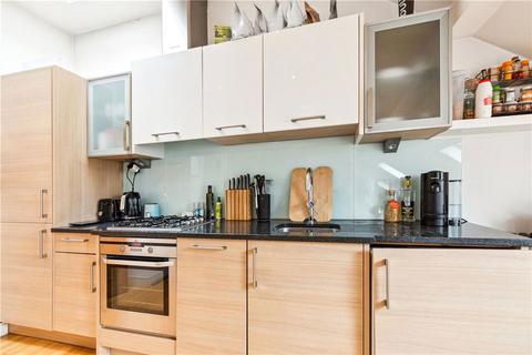2 bedroom flat for sale, Tunley Road, London SW17