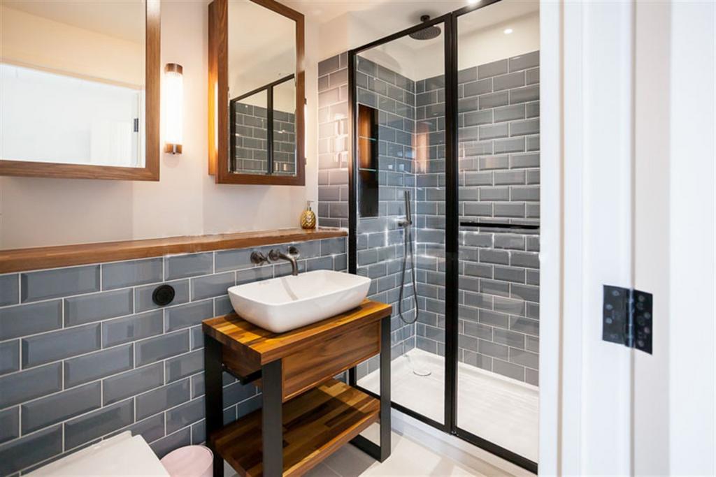 Main ensuite