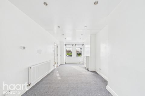 Marks Road, Romford, RM7 7AH