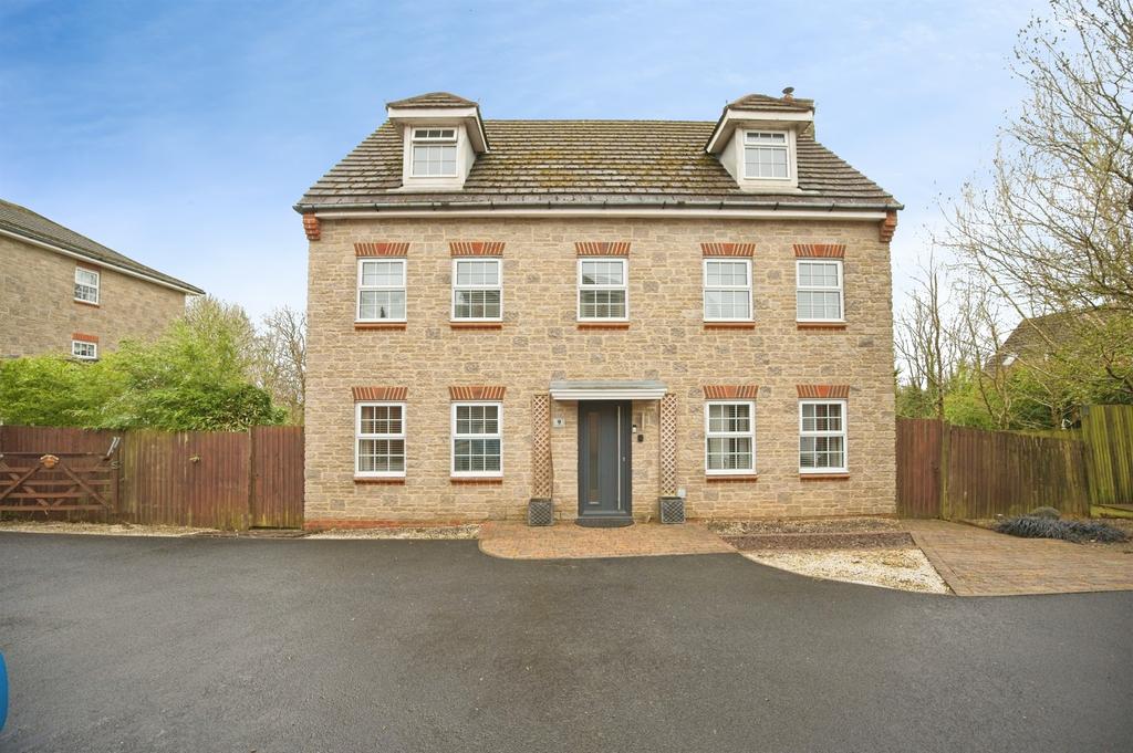 5 bedroom detached house for sale