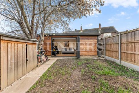 2 bedroom end of terrace house for sale, Whitbread Close, London, N17