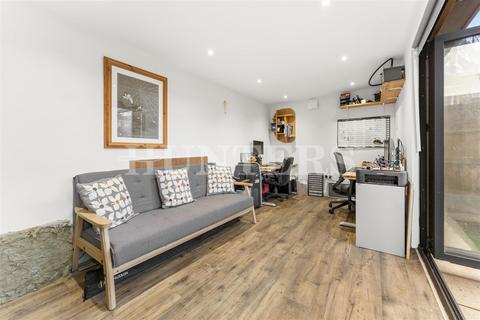 2 bedroom end of terrace house for sale, Whitbread Close, London, N17