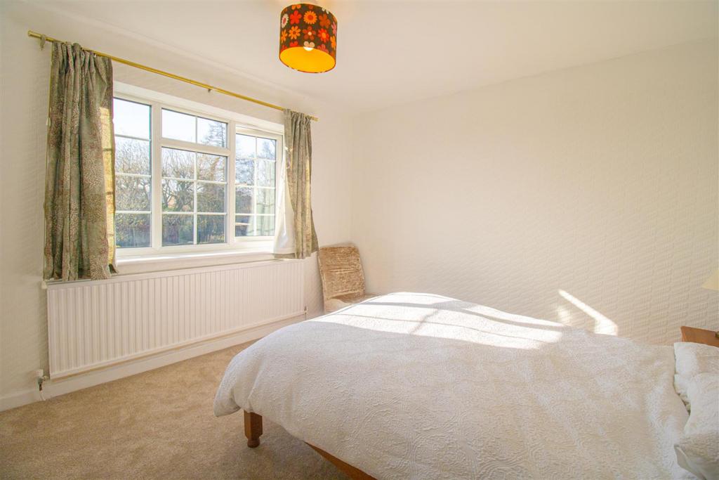 24 Manor Road