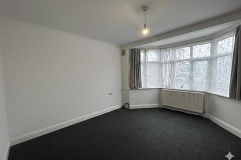 2 bedroom flat to rent, Vincent Gardens, London, NW2