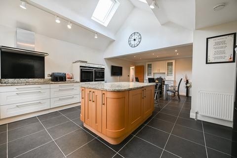 4 bedroom chalet for sale, Avon Castle, Ringwood, BH24