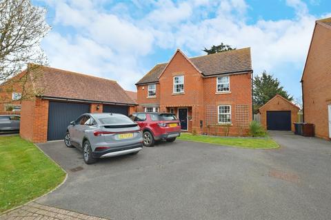5 bedroom detached house to rent, Wellers Close, Felpham, Bognor Regis, PO22