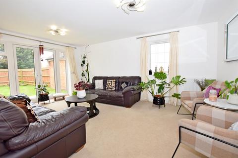 5 bedroom detached house to rent, Wellers Close, Felpham, Bognor Regis, PO22