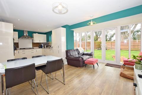 5 bedroom detached house to rent, Wellers Close, Felpham, Bognor Regis, PO22