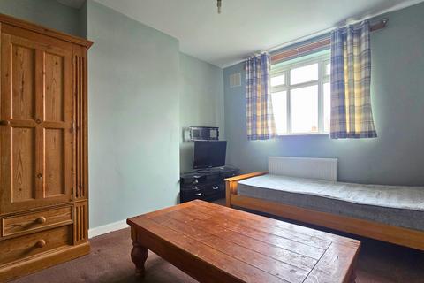 undefined, Westcombe Avenue, Croydon, CR0