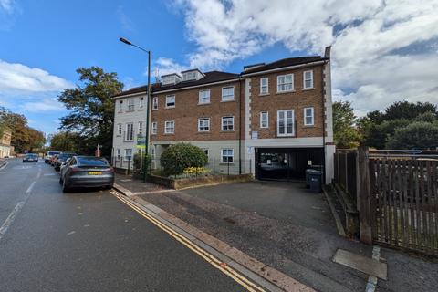 1 bedroom flat to rent, High Street Hampton TW12