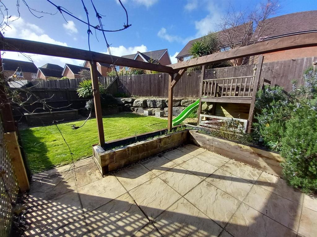 21 Birdwood Gdn 1.jpg