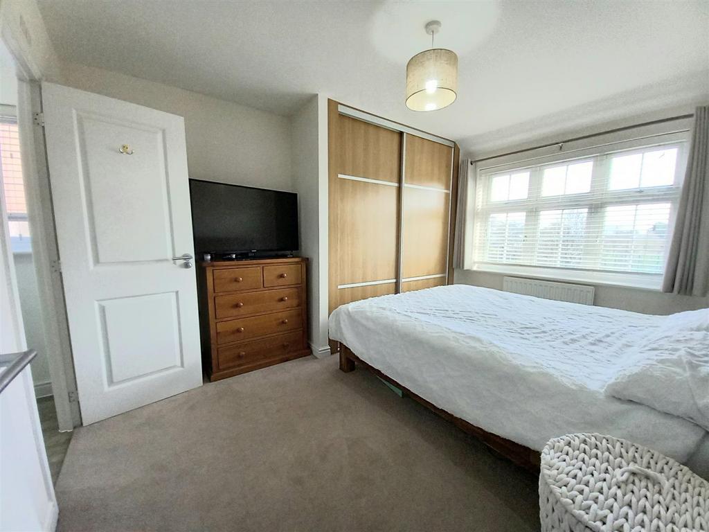 21 Birdwood Mas Bed.jpg