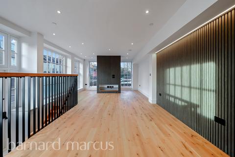 undefined, Lower Richmond Road, London