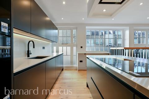 undefined, Lower Richmond Road, London
