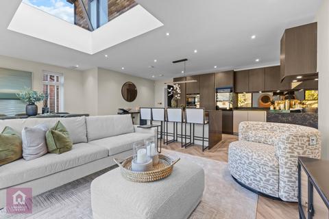 5 bedroom semi-detached house for sale, Brentwood Crescent, Altrincham, WA14