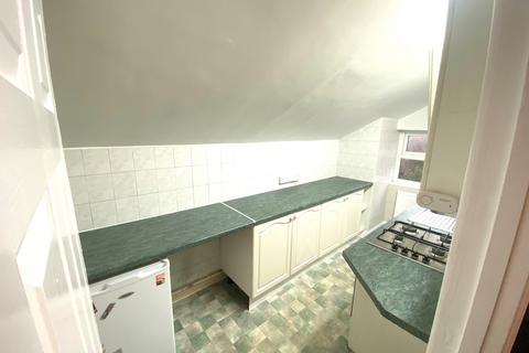 2 bedroom apartment to rent, Victoria Avenue, Manchester, M20