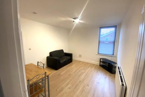 2 bedroom apartment to rent, Victoria Avenue, Manchester, M20