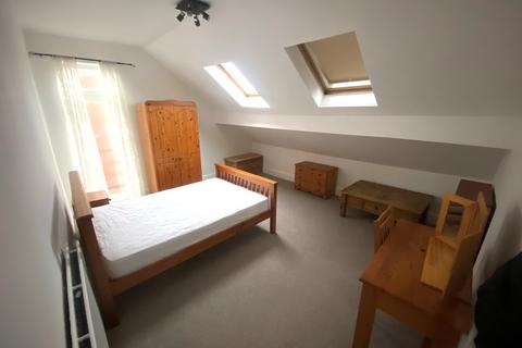 2 bedroom apartment to rent, Victoria Avenue, Manchester, M20