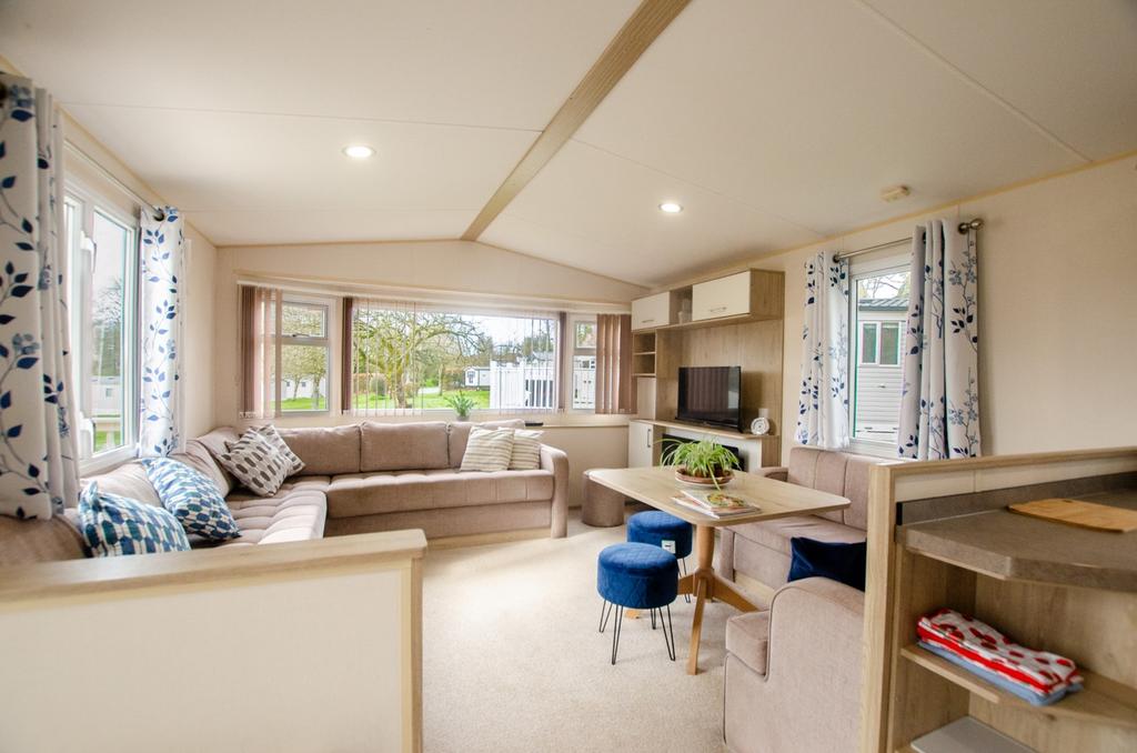8 Pine Lodge Bodmin TPS 01208 74182-2